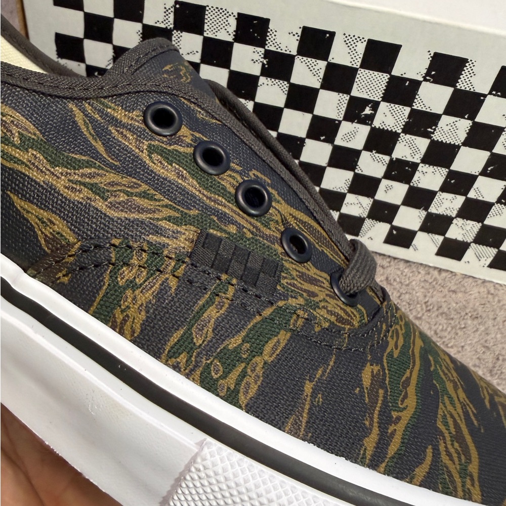 Vans authentic 
Tiger camo 
Brand new - Picture 4 of 6